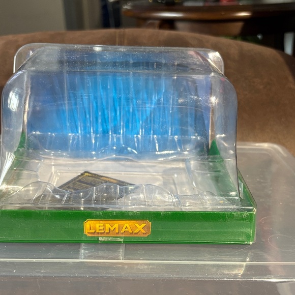 Lemax Festive Family Car with Tree Set - Picture 2 of 6